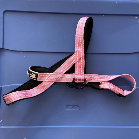 ALCOTT Reinforced Neoprene Dog Harness in Pink with Reflective Stitching - Picture 2 of 10